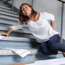 Prévenir les chutes à domicile après 70 ans : exercices, aménagements, réflexes et solutions d’alerte